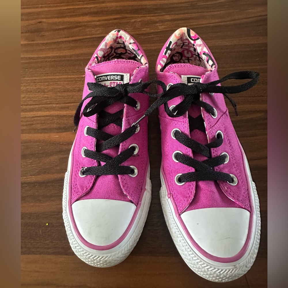 Pink converse